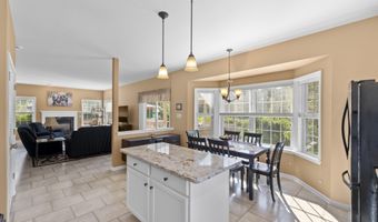 5 Overlook Ct, Bayville, NJ 08721