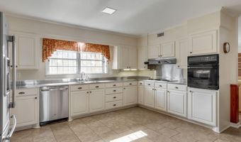 1215 N State St, Abbeville, LA 70510