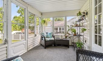 102 Winston Rd, Akron, OH 44313