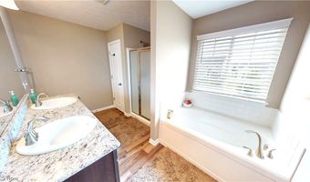 940 Longitude Ln, Amherst, OH 44001