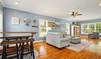 225 Watersedge Dr, Boiling Springs, SC 29316