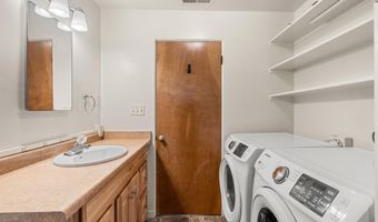 1556 Windsor St, Ashland, OR 97520