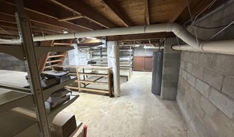 379 Lakepoint Rd, Alford, FL 32420