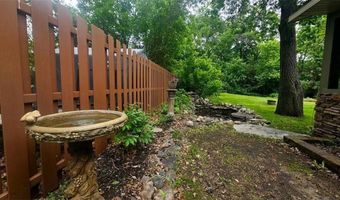 1912 S Oak Knoll Dr NE, Alexandria, MN 56308