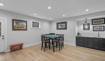 414 N MONROE St, Arlington, VA 22201