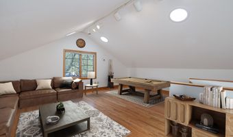 9 Howd Ave, Branford, CT 06405