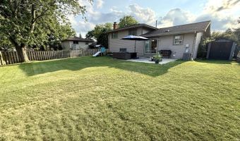 3851 N GALENA Ct, Arlington Heights, IL 60004