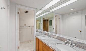 16 Meadowbrook Country Club Est, Ballwin, MO 63011