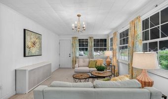 9 Stratford Rd, Andover, MA 01810
