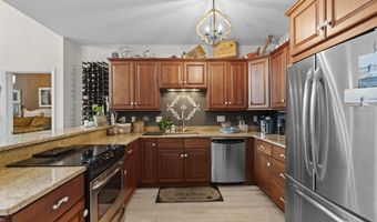 1 Indian Neck Ave APT 6, Branford, CT 06405