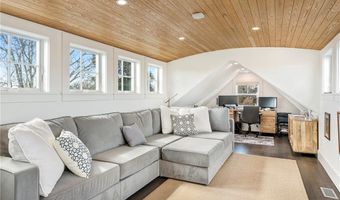 592 Tuckerman Ave, Middletown, RI 02842