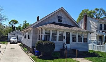 27 Coolidge Ave, Amityville, NY 11701