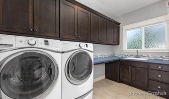 10 Fox Point Ct, Ada, MI 49301