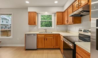 2213 S POLLARD St, Arlington, VA 22204