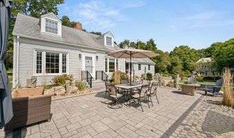 10 Hilltop Rd, East Lyme, CT 06357