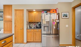 325 WOODLAND Dr, Andalusia, IL 61232