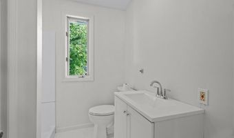 129 Simmonsville Ave, Johnston, RI 02919