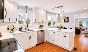 3 Pinetop Rd, Barrington, RI 02806
