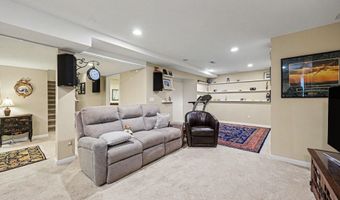 5368 Pinnacle Ct, Ann Arbor, MI 48108