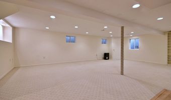 2360 N Drury Ln, Arlington Heights, IL 60004