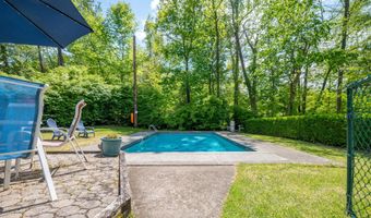 19 Junction Rd, Brookfield, CT 06804