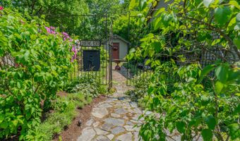 48 Old Searsport Ave, Belfast, ME 04915
