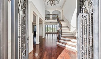 675 FALLS LAKE Dr, Alpharetta, GA 30022