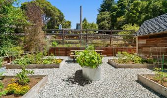 995 Old Farm Ln, Aptos, CA 95003