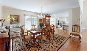 12 Lyndenwood Dr, Brookfield, CT 06804