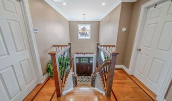 15 Foxcroft Rd, Albertson, NY 11507