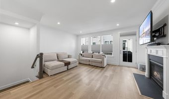 7413 ROCKY CREEK Ter, Annandale, VA 22003