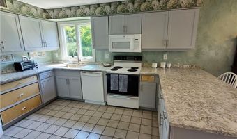 15 Hammersmith Rd 33, Newport, RI 02840