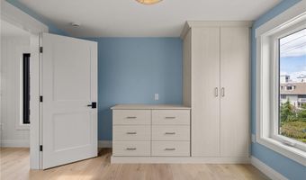 7 Wellington Ave, Newport, RI 02840