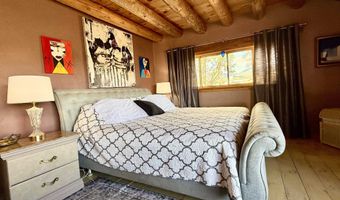 42 Hondo Seco Rd, Arroyo Hondo, NM 87513