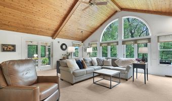 326 Greentree Ln NE, Ada, MI 49301