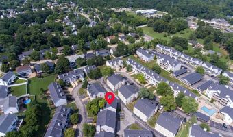 1632 Whispering Creek Dr, Ballwin, MO 63021