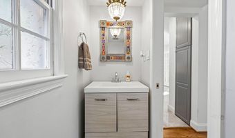 5001 W CEDAR Ln, Bethesda, MD 20814