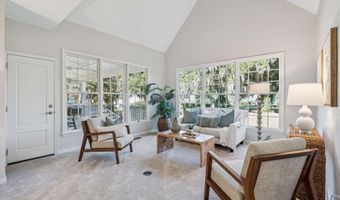 210 Old Plantation Dr W, Beaufort, SC 29907