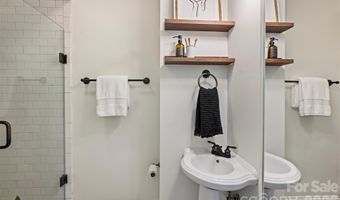 1611 Tippah Park Ct, Charlotte, NC 28205