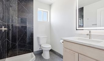 1328 E Lone Rock View Dr, Big Water, UT 84741