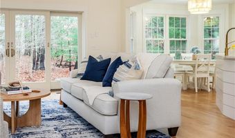 247 Glen Hill Dr, North Kingstown, RI 02874