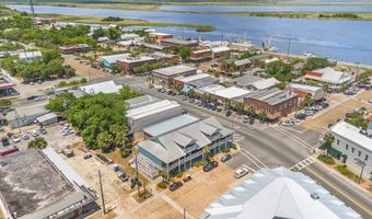 76 Market St, Apalachicola, FL 32320
