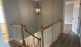 8 Linden St, Bristol, RI 02809