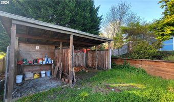 1354 N NUTMEG St, Coquille, OR 97423