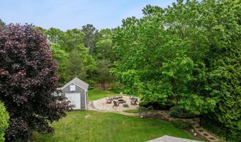 8 Stackpole Cir, Bourne, MA 02532