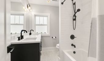 903 N Vail Ave, Arlington Heights, IL 60004