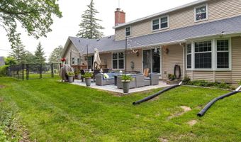 11 MEADOWBROOK Ct, Appleton, WI 54914