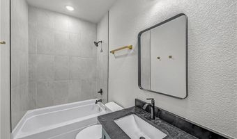 4 Ely Ln, Bella Vista, AR 72714
