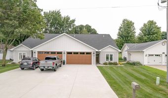 1018 Emerald Hills Dr, Arnolds Park, IA 51331