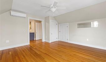 17 Everett St, Newport, RI 02840